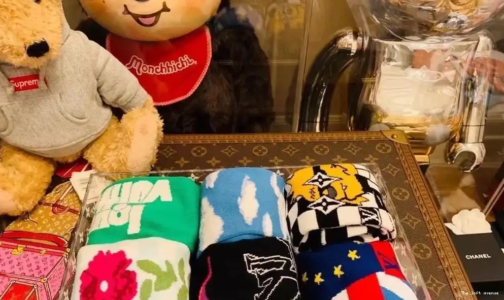 CUSTOM BOX WITH LV SOCKS 0707